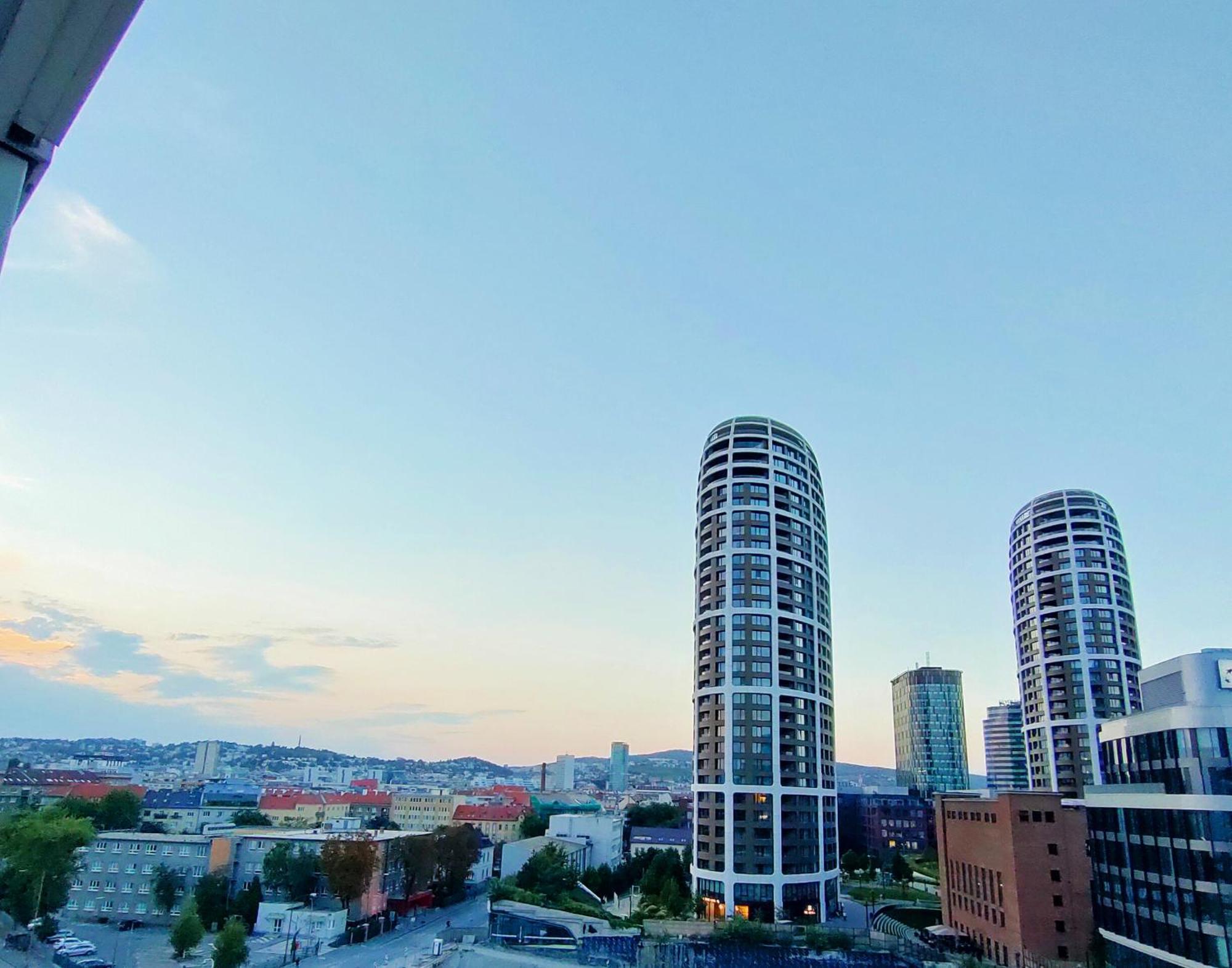 Sag Panorama City Free Parking ブラチスラヴァ エクステリア 写真